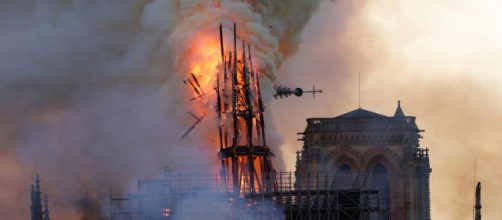 Incendio Notre Dame, forse si tratta di dolo, intanto l'ISIS esulta