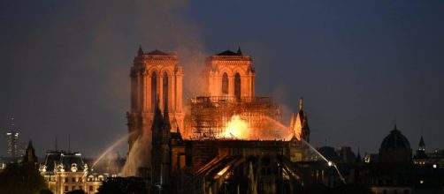 Notre Dame, incendio nella Cattedrale di Parigi