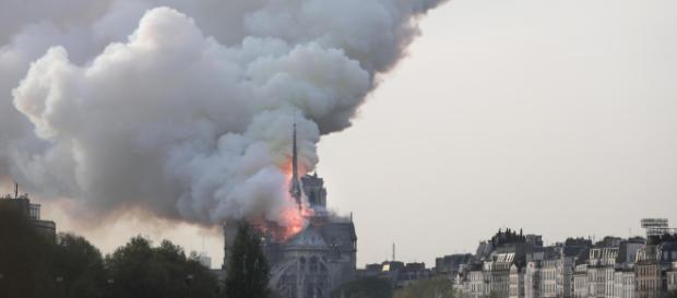 Notre-Dame, il procuratore: 'Soccorsi partiti al secondo allarme' Notre-Dame, il procuratore: 'Soccorsi partiti al secondo allarme'