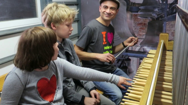 David Drambyan suona For whom the bells tolls dei Metallica