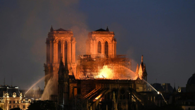 Notre Dame, incendio nella Cattedrale di Parigi