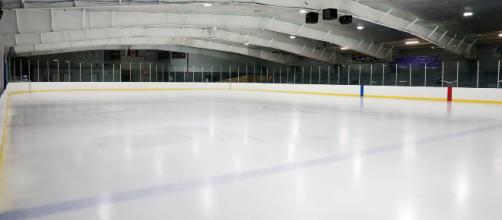 An empty indoors ice hockey rink. [Image via hfromnc - Pixabay]
