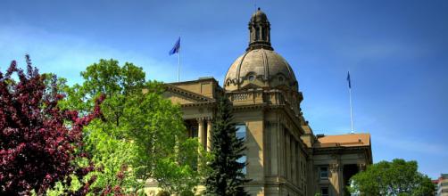 The Alberta Legislature Building. [Image via 12019 / 10266 - Pixabay]
