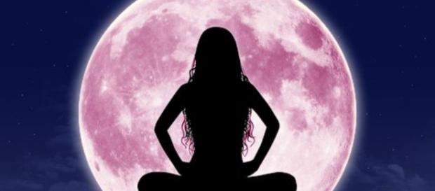 La Luna rosa sarà visibile il 19 Aprile 2019 La Luna rosa sarà visibile il 19 Aprile 2019