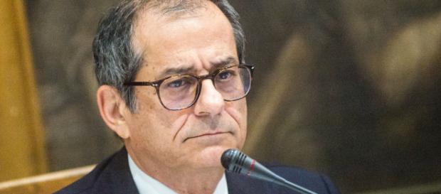Def, Ministro Tria: “L'aumento Iva ci sarà”, ma Di Maio smentisce Def, Ministro Tria: “L'aumento Iva ci sarà”, ma Di Maio smentisce