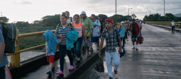 Diariamente siguen llegando grandes grupos de migrantes a la frontera sur de EEUU. Diariamente siguen llegando grandes grupos de migrantes a la frontera sur de EEUU.