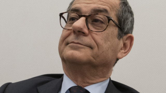 Tria ammette: 'Aumento Iva e accise per ora &egrave; confermato'