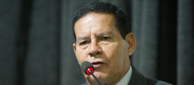 Marco Feliciano protocola pedido de impeachment contra Mourão. (Arquivo Blasting News) Marco Feliciano protocola pedido de impeachment contra Mourão. (Arquivo Blasting News)