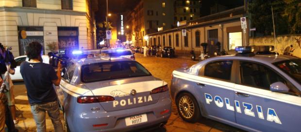 Milano, lite tra famiglie nomadi termina in un inseguimento in auto con colpi di pistola. Milano, lite tra famiglie nomadi termina in un inseguimento in auto con colpi di pistola.