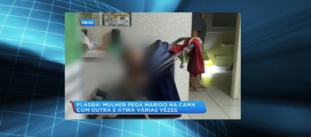 O bebê começou a chorar após a mulher ter realizado os disparos. (Reprodução/R7) O bebê começou a chorar após a mulher ter realizado os disparos. (Reprodução/R7)