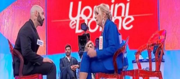 Trono over, Fabrizio cacciato muove accuse contro U&D: 'Mi hanno minacciato, non ho paura' Trono over, Fabrizio cacciato muove accuse contro U&D: 'Mi hanno minacciato, non ho paura'