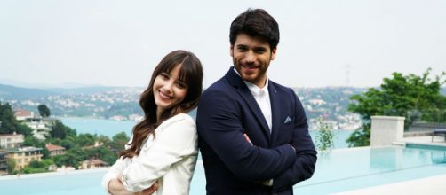 Ozge Gurel e Can Yaman sono Nazli e Ferit