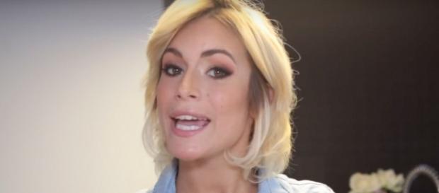 Carla Moreau fait une déclaration à Kévin sur Instagram Carla Moreau fait une déclaration à Kévin sur Instagram