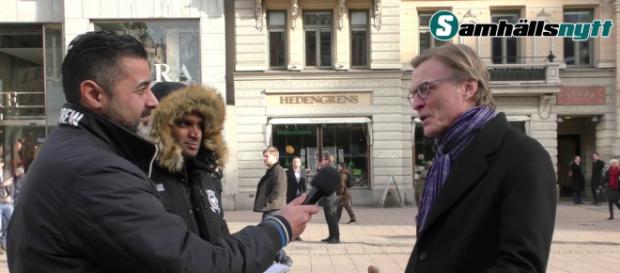 La candid camera che smaschera il finto buonismo dei cittadini svedesi verso i profughi La candid camera che smaschera il finto buonismo dei cittadini svedesi verso i profughi