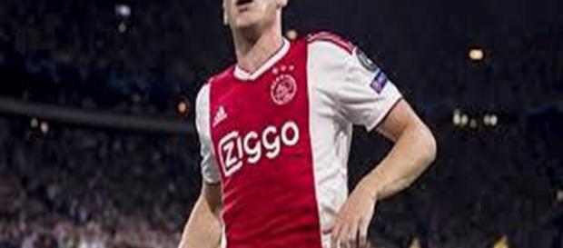 Van de Beek sarebbe nel mirino dell'Inter Van de Beek sarebbe nel mirino dell'Inter