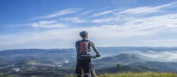 Vicenza, biker ferito da filo di ferro sul sentiero. Vicenza, biker ferito da filo di ferro sul sentiero.