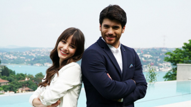 Ozge Gurel e Can Yaman sono Nazli e Ferit