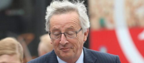Juncker bacchetta Conte e Fusaro lo attacca