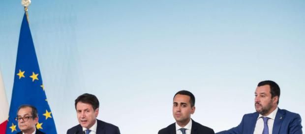 Economia, il piano B del ministro Tria: possibile aumento Iva da luglio Economia, il piano B del ministro Tria: possibile aumento Iva da luglio