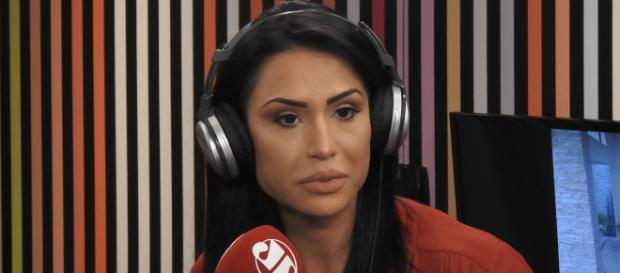 Gracyanne Barbosa comenta vídeo de Viviane Araújo. (Arquivo Blasting News) Gracyanne Barbosa comenta vídeo de Viviane Araújo. (Arquivo Blasting News)