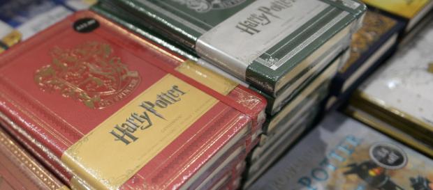 Pologne : des prêtres brûlent des livres des sagas "Harry Potter ... - rtl.fr Pologne : des prêtres brûlent des livres des sagas "Harry Potter ... - rtl.fr