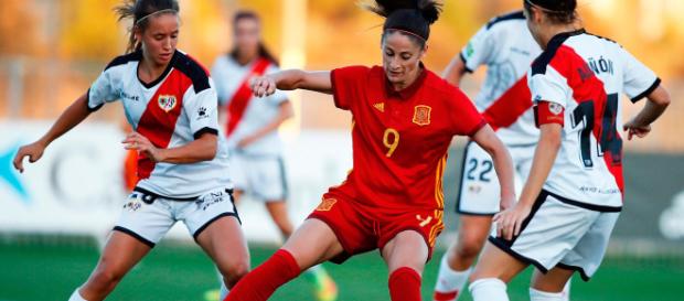 Una niña pide a Panini un álbum de fútbol femenino Una niña pide a Panini un álbum de fútbol femenino