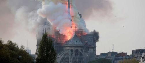 Grave incendio ocurrido el 15 de abril de 2019 en la catedral parisina de Notre Dame