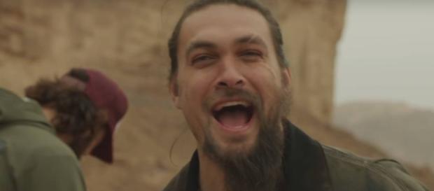 Jason Momoa afeitándose la barba Jason Momoa afeitándose la barba