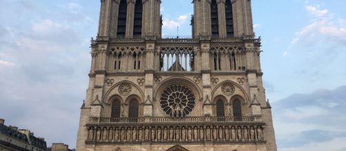 Las dos torres del frente de la catedral de Notre Dame