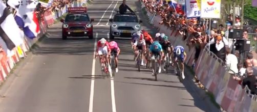 Mathieu Van der Poel vince l'Amstel Gold Race