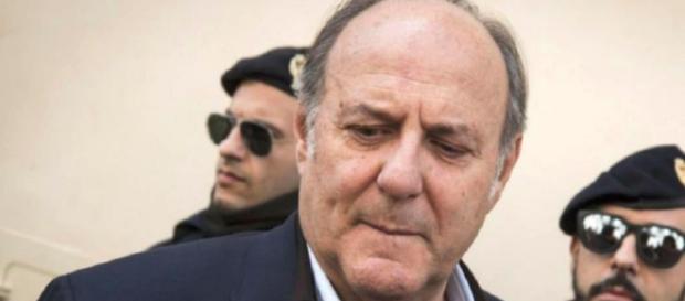 Edoardo Scotti, figlio di Gerry, in ospedale dopo un incidente in moto: femore fratturato - Internapoli Edoardo Scotti, figlio di Gerry, in ospedale dopo un incidente in moto: femore fratturato - Internapoli