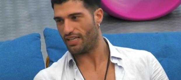 GF 16, la confessione piccante di Michael Terlizzi: 'Io e Gennaro ci siamo baciati'. GF 16, la confessione piccante di Michael Terlizzi: 'Io e Gennaro ci siamo baciati'.