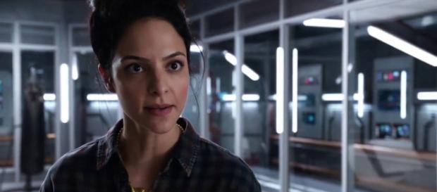 Zari trains Mick to use the fire totem image via Swoope/YouTube screencap Zari trains Mick to use the fire totem image via Swoope/YouTube screencap