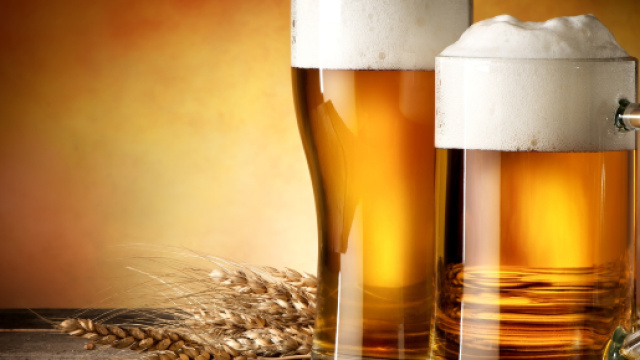 Per&ugrave;, insegnante costringe il nipotino di 4 anni a bere birra: protesta sui social