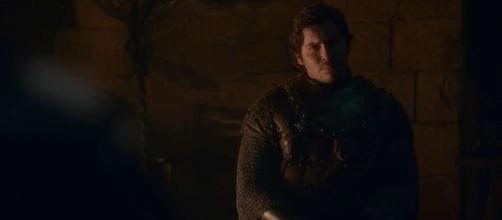 Podrick canta para os residentes de Winterfell. (Reprodução/HBO)