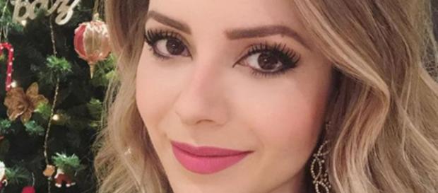 A cantora surgiu ainda mais loira. (Reprodução/Instagram/@sandyoficial) A cantora surgiu ainda mais loira. (Reprodução/Instagram/@sandyoficial)
