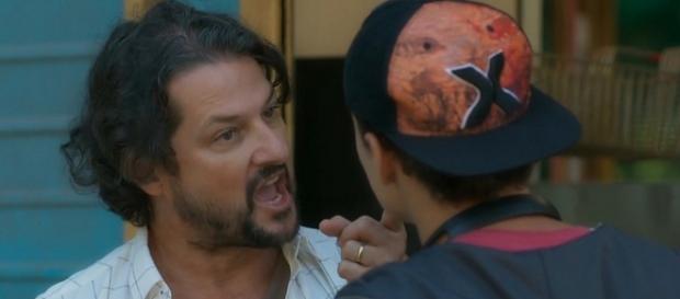 Bebeto e Nicolau discutindo. (Reprodução/TV Globo) Bebeto e Nicolau discutindo. (Reprodução/TV Globo)