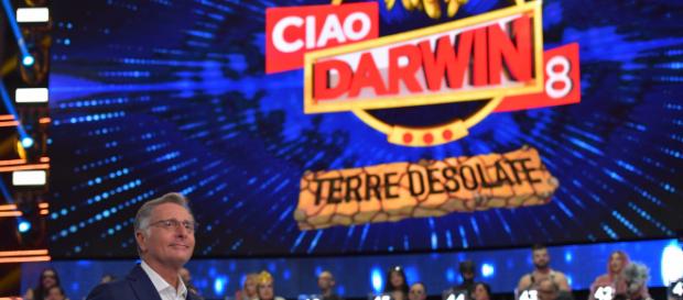 Ciao Darwin 8, un concorrente immobile dal collo in giù dopo il rulli: parla il cugino. Ciao Darwin 8, un concorrente immobile dal collo in giù dopo il rulli: parla il cugino.