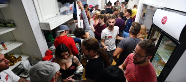Get The F*ck Out Of My House: Das Haus hat sich inzwischen mächtig geleert. Get The F*ck Out Of My House: Das Haus hat sich inzwischen mächtig geleert.