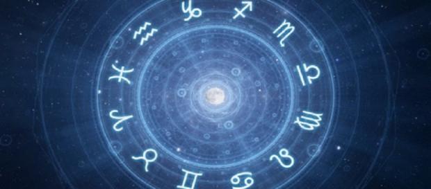 L'oroscopo del giorno: previsioni astrologiche per tutti i segni zodiacali in relazione alla giornata di giovedì 25 aprile. L'oroscopo del giorno: previsioni astrologiche per tutti i segni zodiacali in relazione alla giornata di giovedì 25 aprile.