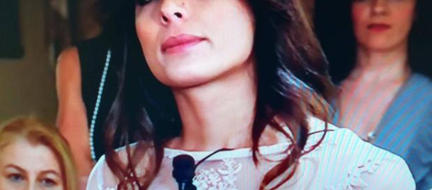 Uomini e Donne, Giulia ha baciato Manuel ammettendo di aver peccato. Uomini e Donne, Giulia ha baciato Manuel ammettendo di aver peccato.