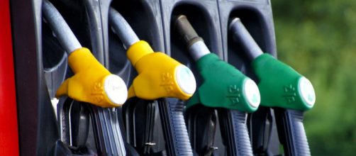 Aumenti benzina per i ponti del 25 aprile e 1° maggio