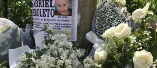 Si sono svolti oggi alle 15 i funerali di Gabriel Feroleto: i genitori accusati di averlo ucciso sono in carcere.