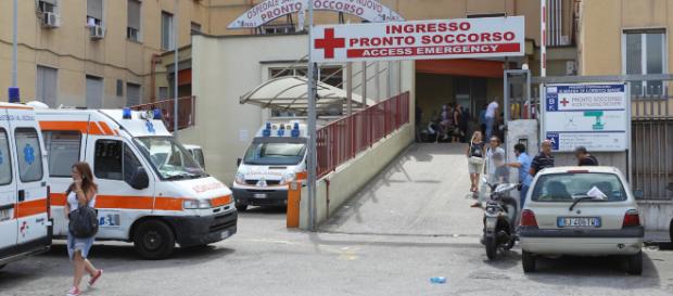 Napoli, ospedale Loreto Mare: medici dimenticano pinza nell'addome di una paziente. Napoli, ospedale Loreto Mare: medici dimenticano pinza nell'addome di una paziente.