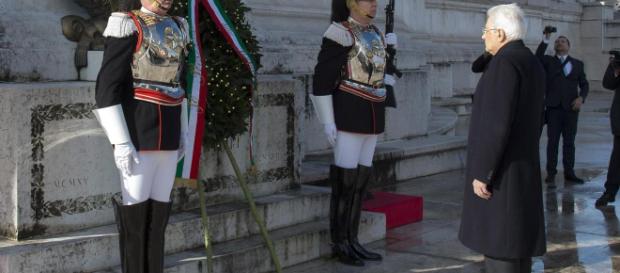 25 aprile, Mattarella depone corona alloro all'Altare della Patria 25 aprile, Mattarella depone corona alloro all'Altare della Patria