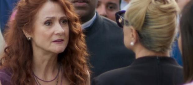 Milu e Mirtes se reencontram. (Reprodução/TV Globo) Milu e Mirtes se reencontram. (Reprodução/TV Globo)