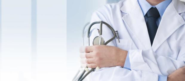 Pavia, finto medico per 30 anni faceva visite a domicilio: 'Non mi facevo pagare' Pavia, finto medico per 30 anni faceva visite a domicilio: 'Non mi facevo pagare'