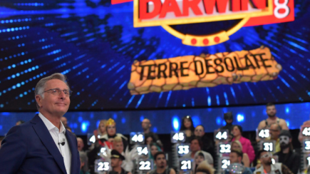 Ciao Darwin 8, la societ&agrave; di produzione rompe il silenzio: 'Vicinanza umana e rammarico'.