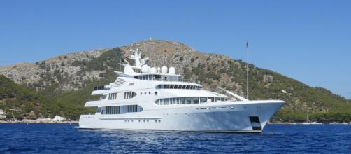 A superyacht like those wealthy oligarchs cavort around on