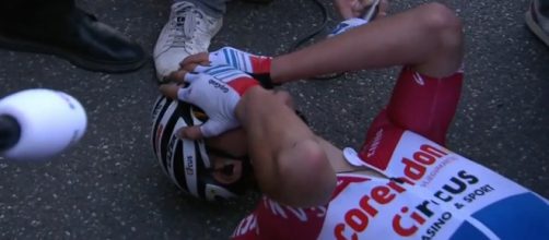 Mathieu Van der Poel esausto e felice all'arrivo dell'Amstel Gold Race